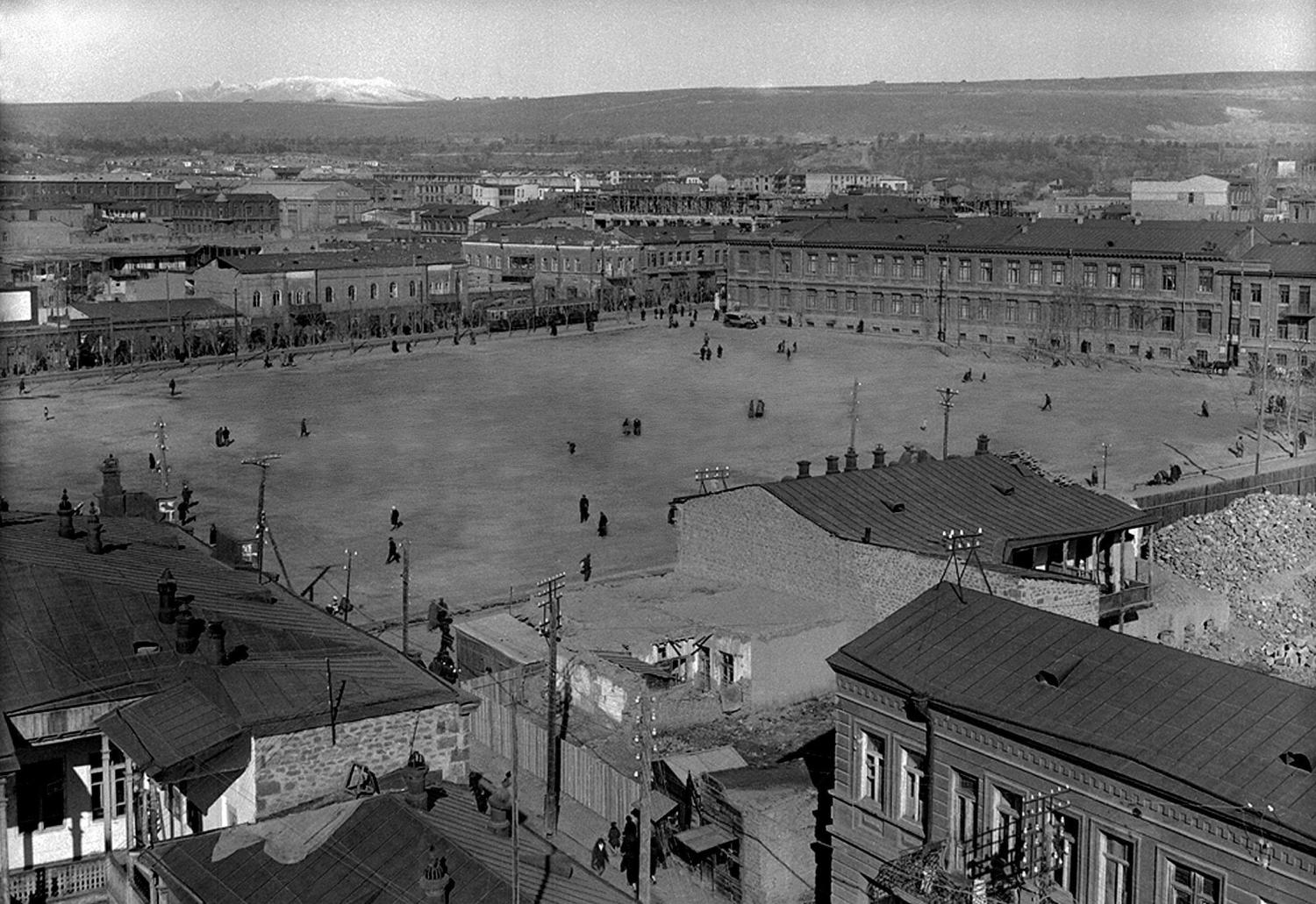 1-главная+площадь+Еревана+в+1916.jpg